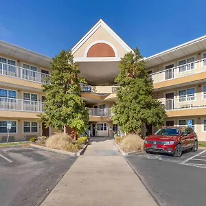 Extended America - St Louis - Westport - E Lackland Rd Maryland Heights